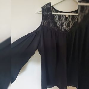 Open Shoulder & Adorable Lace Blouse 🖤
